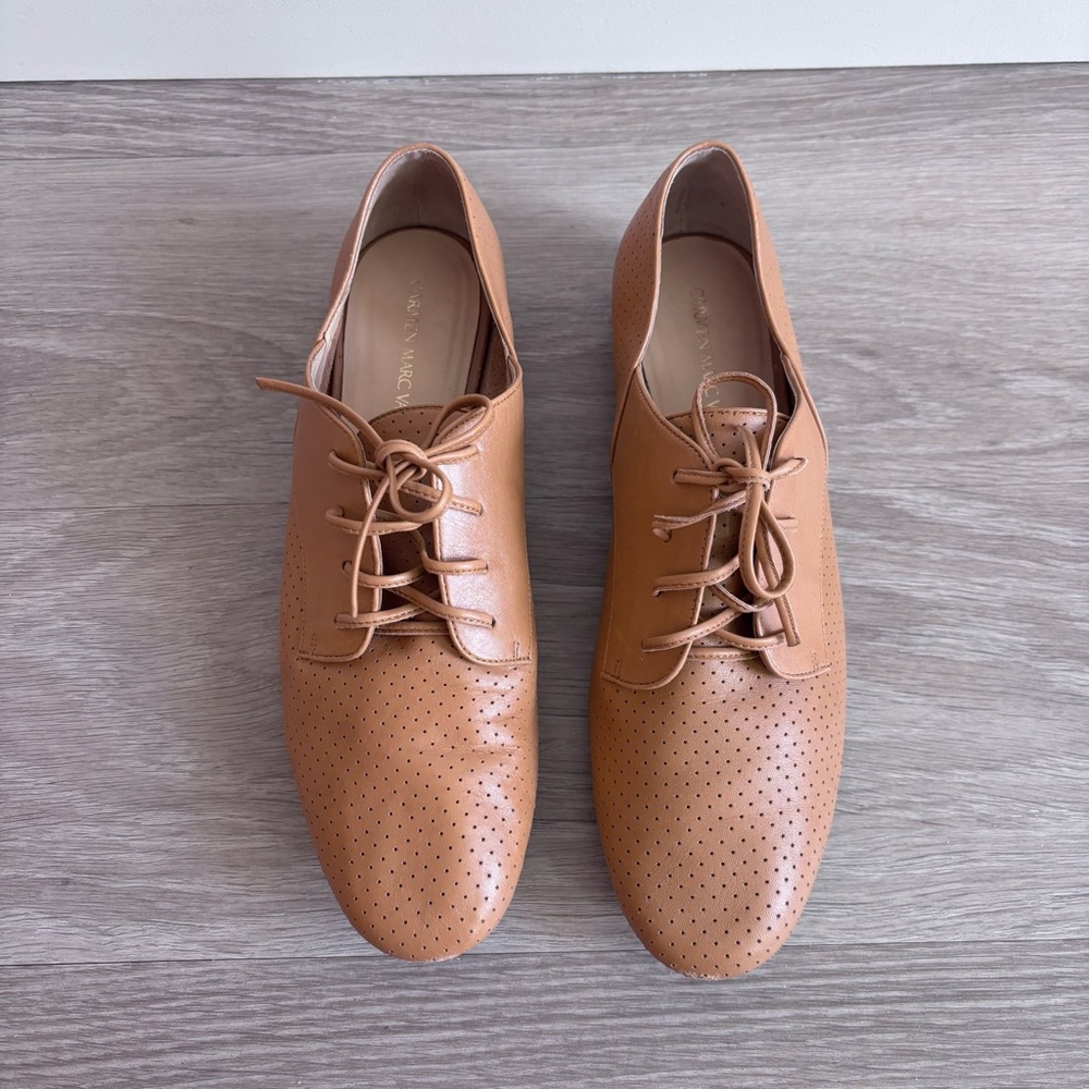 Carmen Marc Leather Perforated Closed Toe Lace-Up Oxford Shoes Size 7.5
